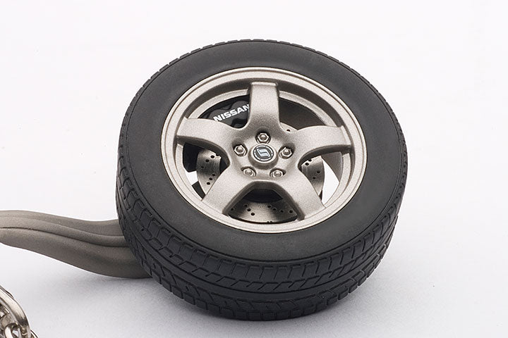 41562 NISSAN SKYLINE GT-R(R32) WHEEL KEYCHAIN (WITH GT-R EMBLEM HANGED)