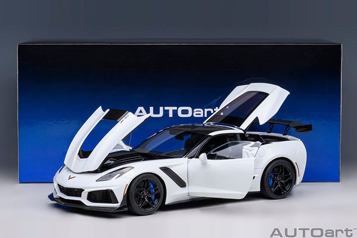 71270 Chevrolet Corvette C7 ZR1 (Arctic White)