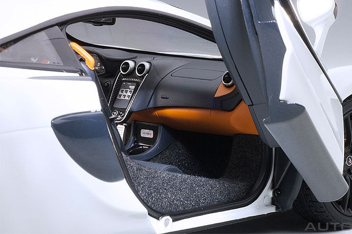 76041 McLAREN 570S (WHITE/BLACK WHEELS)