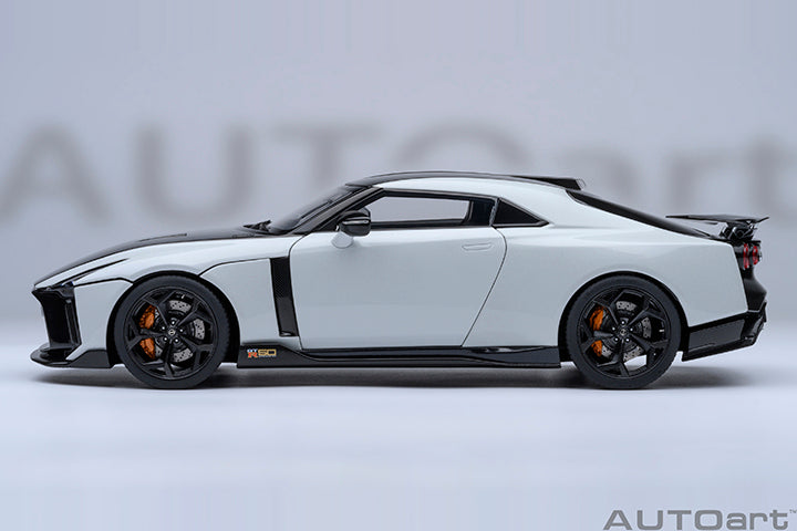 77511 NISSAN GT-R50 BY ITALDESIGN (METALLIC WHITE / BLACK)