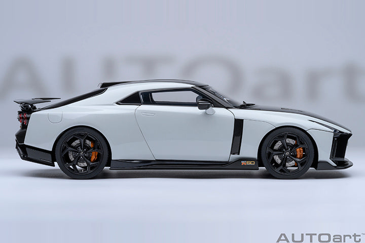 77511 NISSAN GT-R50 BY ITALDESIGN (METALLIC WHITE / BLACK)