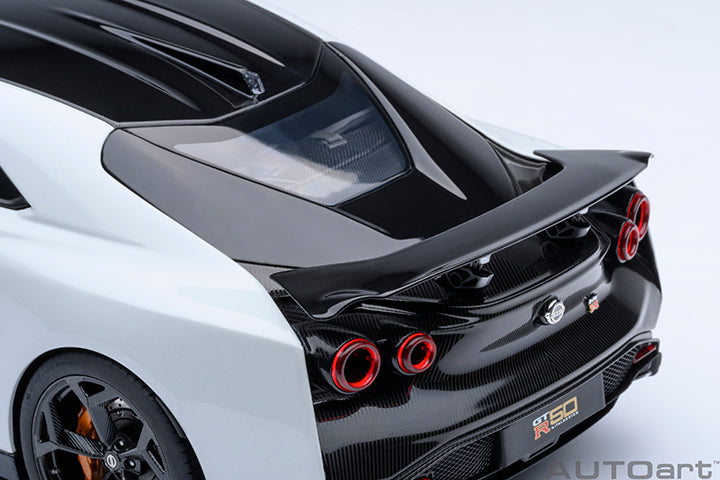 77511 NISSAN GT-R50 BY ITALDESIGN (METALLIC WHITE / BLACK)