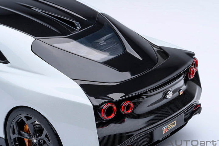 77511 NISSAN GT-R50 BY ITALDESIGN (METALLIC WHITE / BLACK)