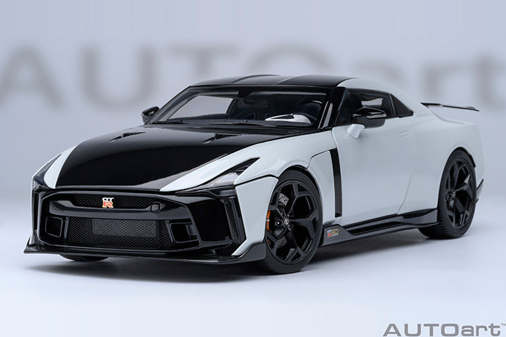 77511 NISSAN GT-R50 BY ITALDESIGN (METALLIC WHITE / BLACK)