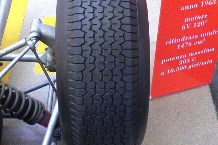 49124 Vintage racing tire ruler