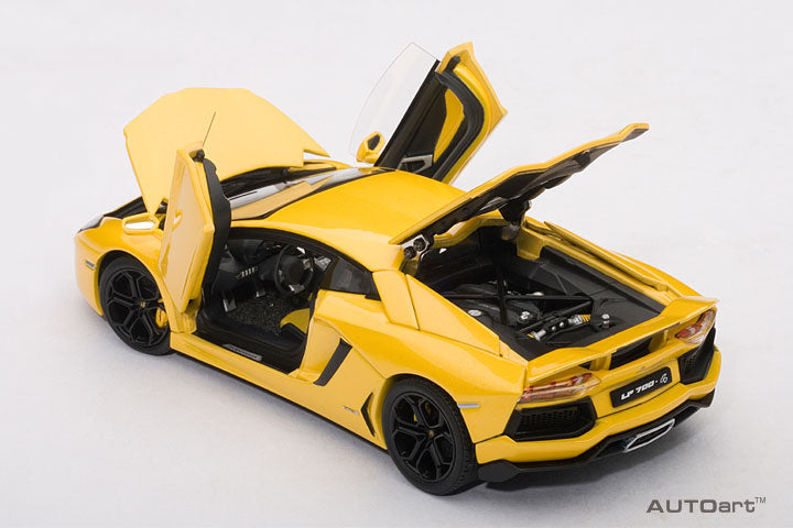 54648 1/43 LAMBORGHINI AVENTADOR LP700-4 (GIALLO ORION/METALLIC YELLOW)