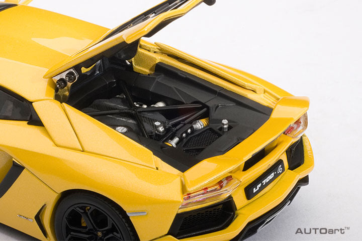 54648 1/43 LAMBORGHINI AVENTADOR LP700-4 (GIALLO ORION/METALLIC YELLOW)