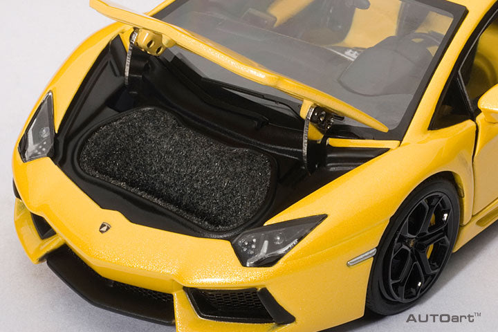 54648 1/43 LAMBORGHINI AVENTADOR LP700-4 (GIALLO ORION/METALLIC YELLOW)
