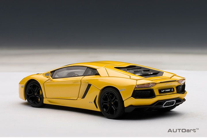 54648 1/43 LAMBORGHINI AVENTADOR LP700-4 (GIALLO ORION/METALLIC YELLOW)