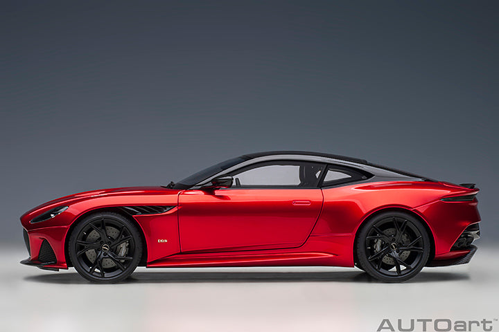 70293 ASTON MARTIN DBS SUPERLEGGERA (HYPER RED)