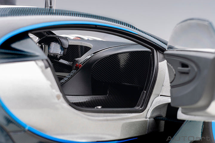 70987 BUGATTI VISION GRAN TURISMO (SILVER/BLUE CARBON)