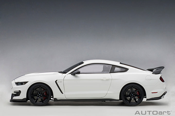 72931 FORD SHELBY GT-350R (OXFORD WHITE W/ LIGHTNING BLUE STRIPES)