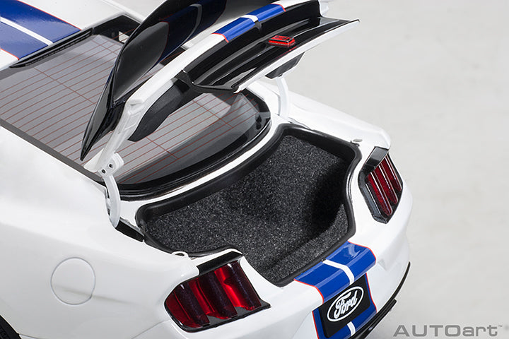 72931 FORD SHELBY GT-350R (OXFORD WHITE W/ LIGHTNING BLUE STRIPES)