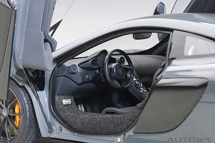 76047 McLAREN 675LT (CHICANE GREY)