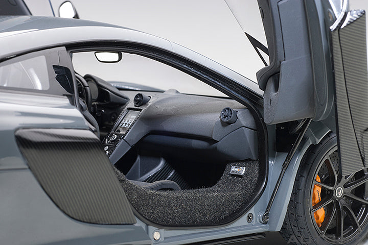 76047 McLAREN 675LT (CHICANE GREY)