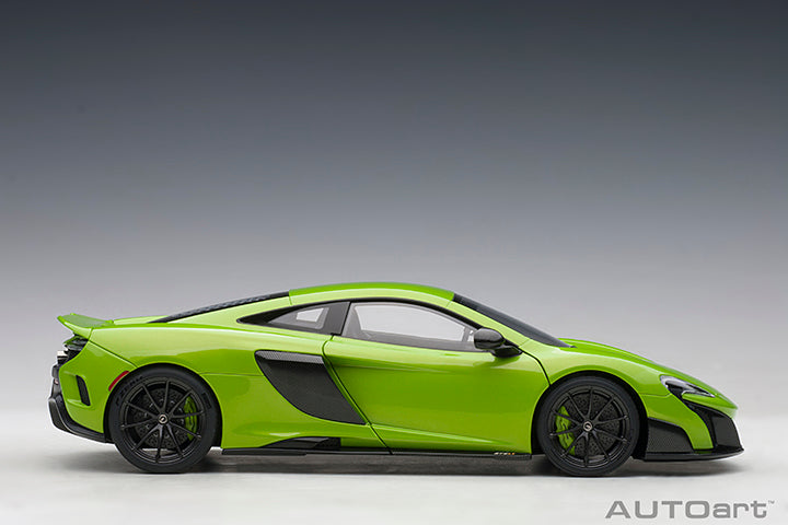 76049 McLAREN 675LT (NAPIER GREEN)