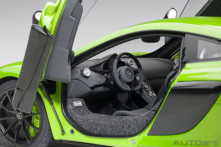 76049 McLAREN 675LT (NAPIER GREEN)