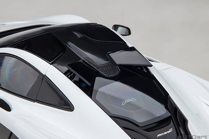 76066 McLAREN P1 (ALASKAN DIAMOND WHITE W/ BLUE/BLACK INTERIOR)
