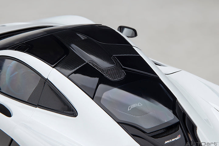76066 McLAREN P1 (ALASKAN DIAMOND WHITE W/ BLUE/BLACK INTERIOR)