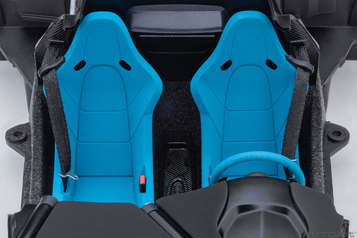 76066 McLAREN P1 (ALASKAN DIAMOND WHITE W/ BLUE/BLACK INTERIOR)