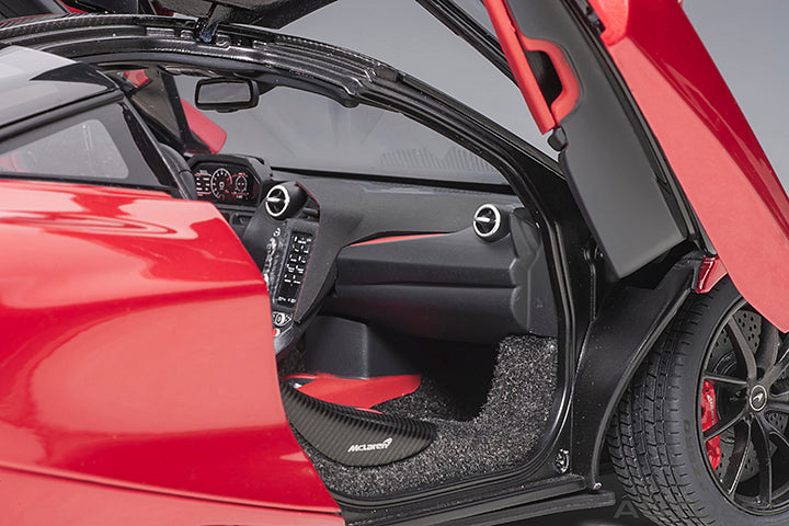 76072 McLAREN 720S (MEMPHIS RED/METALLIC RED)