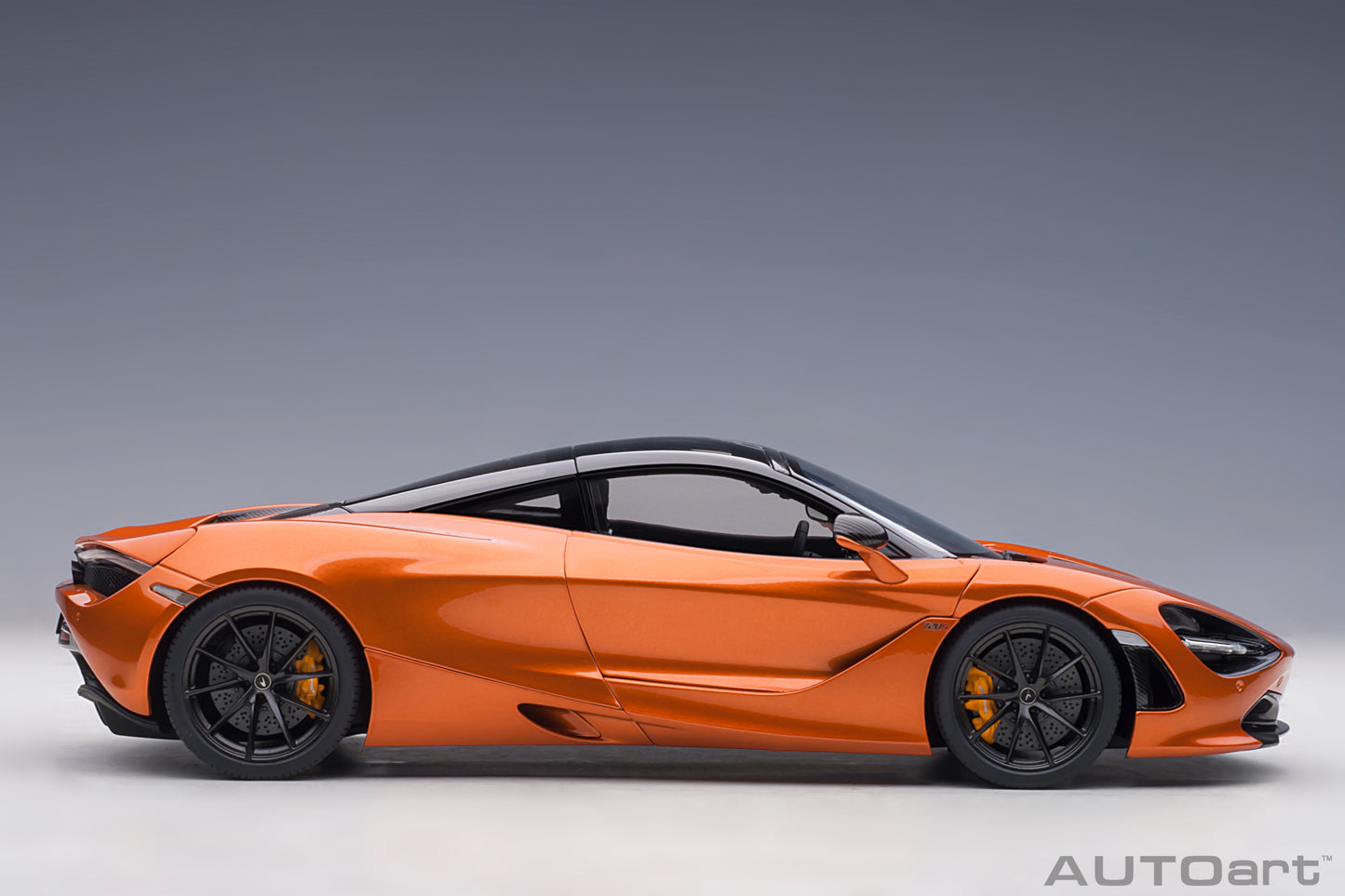 76074 McLAREN 720S (AZORES/METALLIC ORANGE)