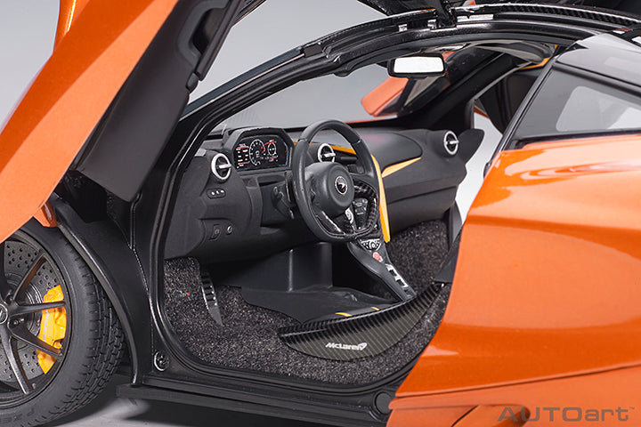 76074 McLAREN 720S (AZORES/METALLIC ORANGE)