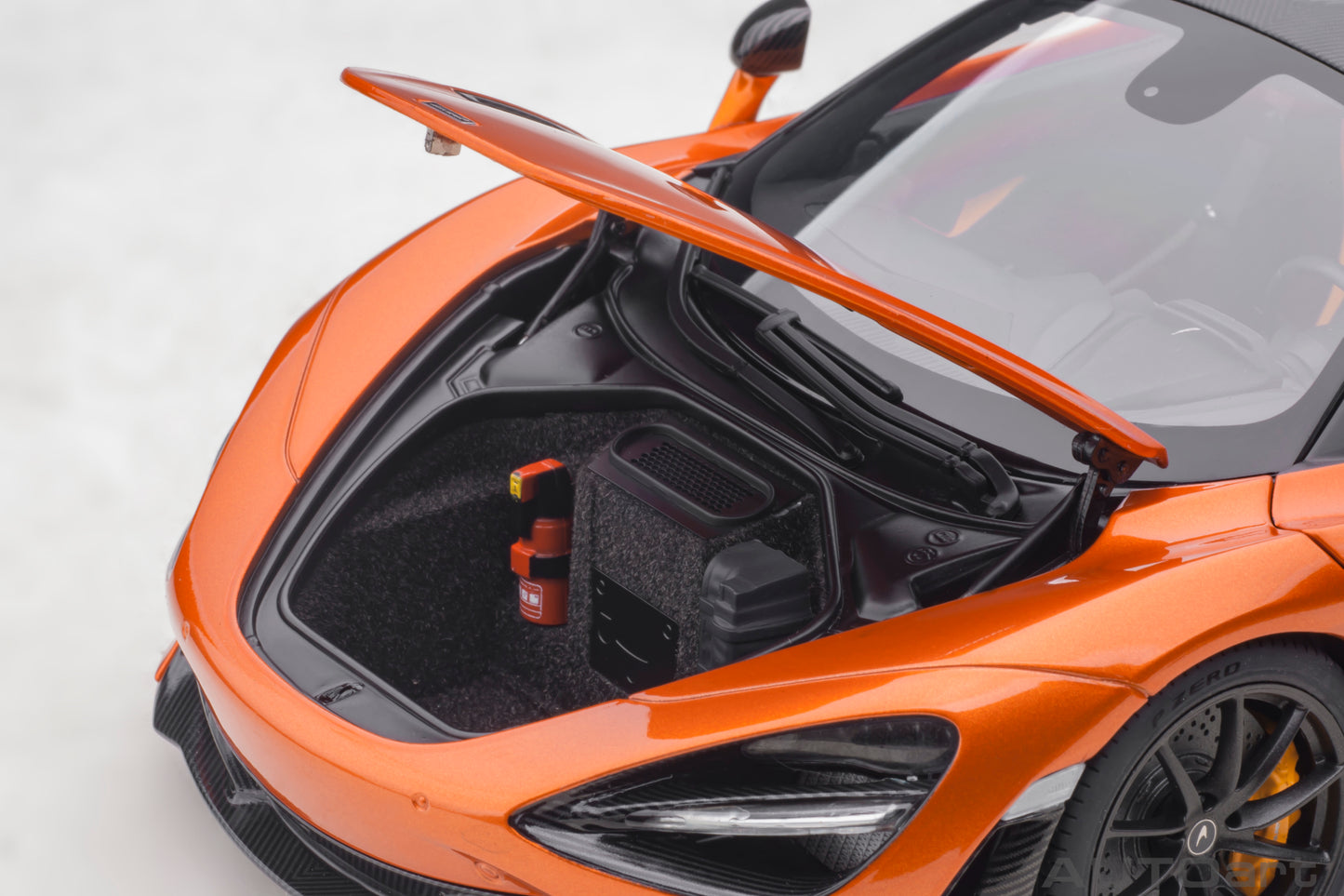 76074 McLAREN 720S (AZORES/METALLIC ORANGE)