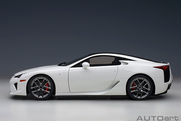 79951 LEXUS LFA (WHITEST WHITE/CARBON BLACK)