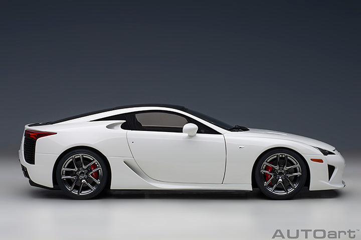 79951 LEXUS LFA (WHITEST WHITE/CARBON BLACK)