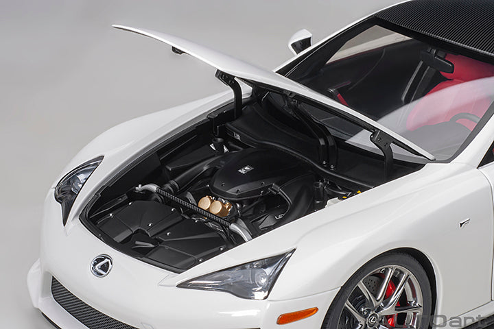79951 LEXUS LFA (WHITEST WHITE/CARBON BLACK)