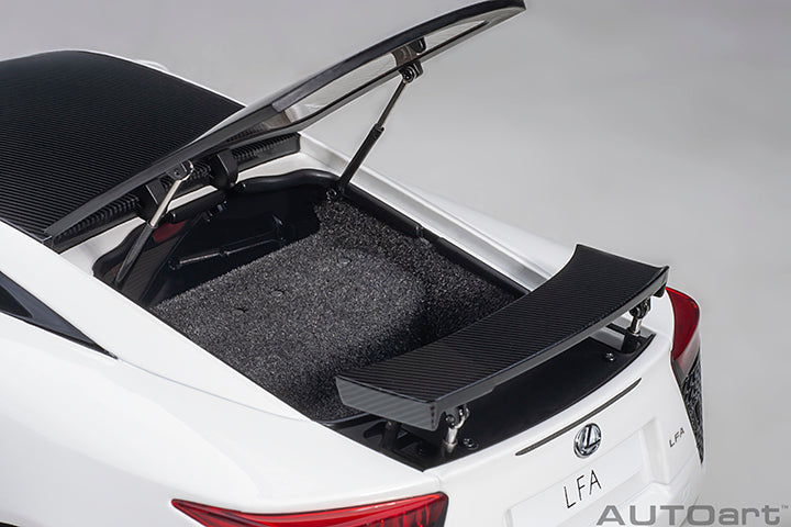 79951 LEXUS LFA (WHITEST WHITE/CARBON BLACK)