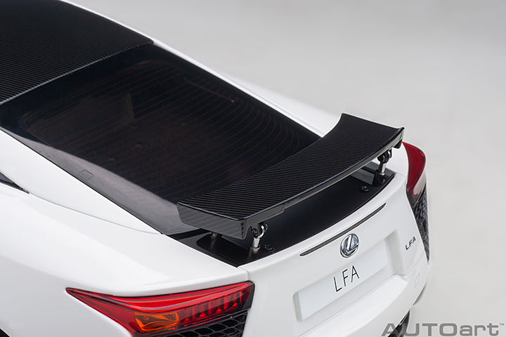 79951 LEXUS LFA (WHITEST WHITE/CARBON BLACK)