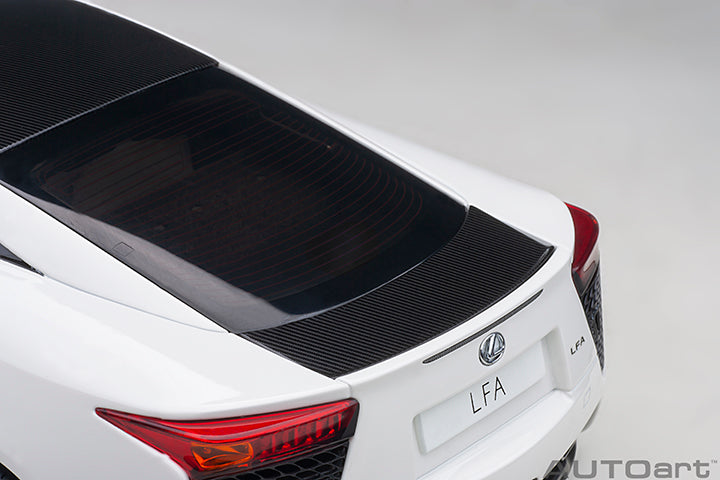 79951 LEXUS LFA (WHITEST WHITE/CARBON BLACK)