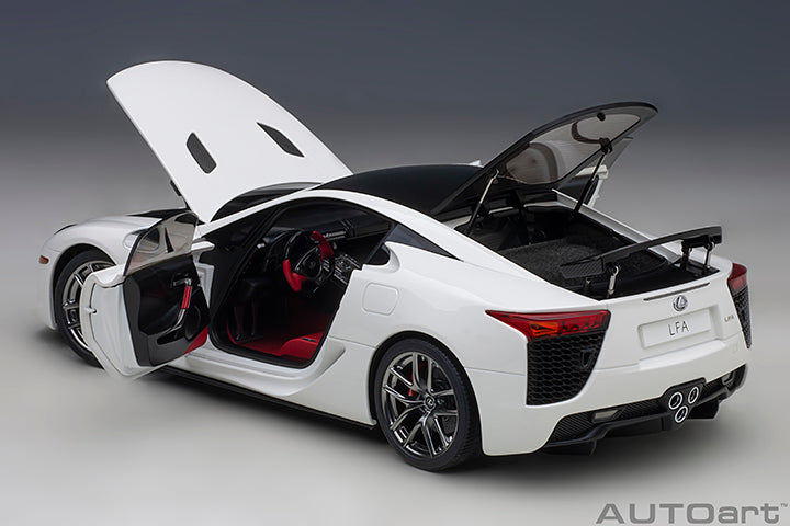 79951 LEXUS LFA (WHITEST WHITE/CARBON BLACK)