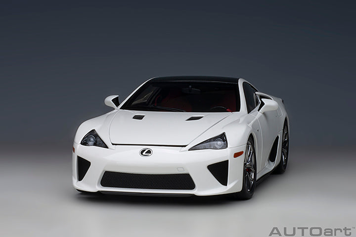 79951 LEXUS LFA (WHITEST WHITE/CARBON BLACK)