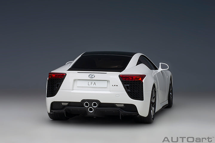79951 LEXUS LFA (WHITEST WHITE/CARBON BLACK)