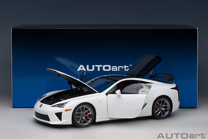 79951 LEXUS LFA (WHITEST WHITE/CARBON BLACK)