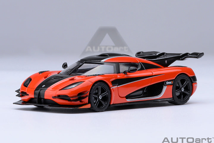 20044 KOENIGSEGG ONE : 1 (LAVA ORANGE/CARBON FIBER/SILVER ACCENTS)