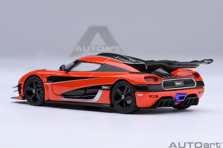 20044 KOENIGSEGG ONE : 1 (LAVA ORANGE/CARBON FIBER/SILVER ACCENTS)