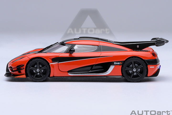 20044 KOENIGSEGG ONE : 1 (LAVA ORANGE/CARBON FIBER/SILVER ACCENTS)