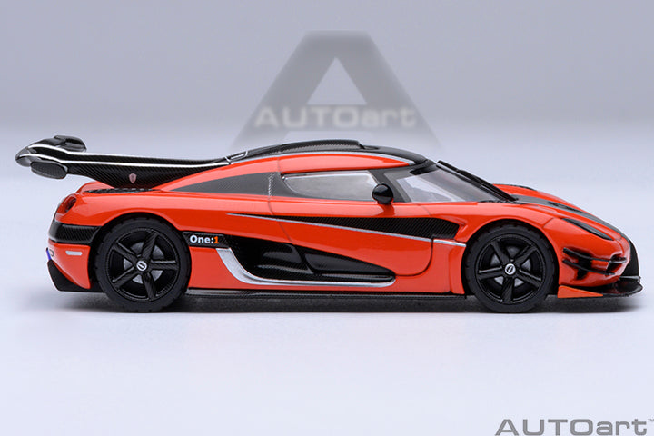 20044 KOENIGSEGG ONE : 1 (LAVA ORANGE/CARBON FIBER/SILVER ACCENTS)