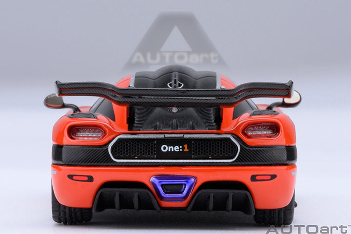 20044 KOENIGSEGG ONE : 1 (LAVA ORANGE/CARBON FIBER/SILVER ACCENTS)