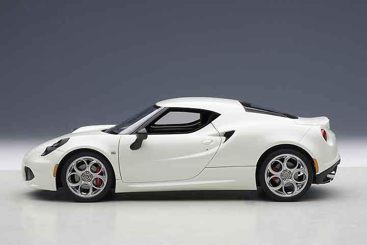 70188  ALFA ROMEO 4C (PEARL WHITE)