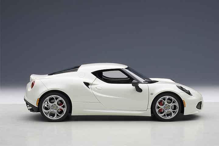 70188  ALFA ROMEO 4C (PEARL WHITE)