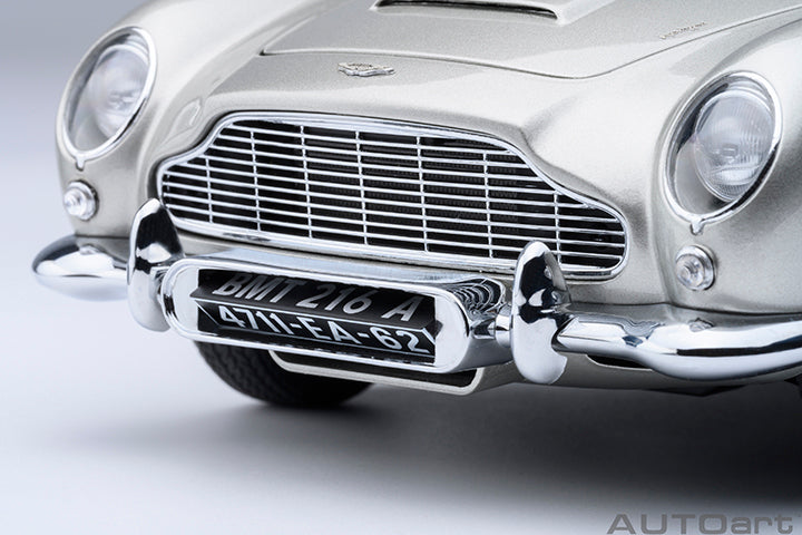 70296 ASTON MARTIN DB5 "007 GOLDFINGER" (W/ WEAPONS)(BIRCH SILVER)