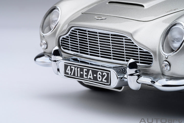 70296 ASTON MARTIN DB5 "007 GOLDFINGER" (W/ WEAPONS)(BIRCH SILVER)