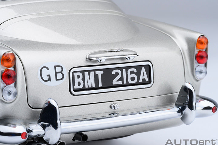 70296 ASTON MARTIN DB5 "007 GOLDFINGER" (W/ WEAPONS)(BIRCH SILVER)