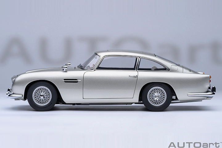 70296 ASTON MARTIN DB5 "007 GOLDFINGER" (W/ WEAPONS)(BIRCH SILVER)