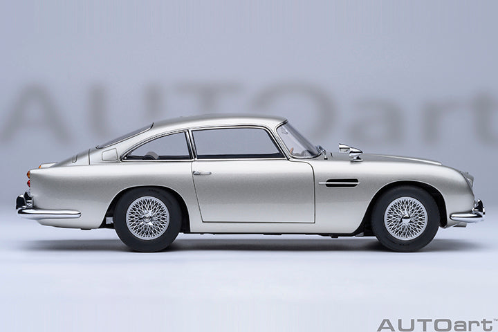 70296 ASTON MARTIN DB5 "007 GOLDFINGER" (W/ WEAPONS)(BIRCH SILVER)